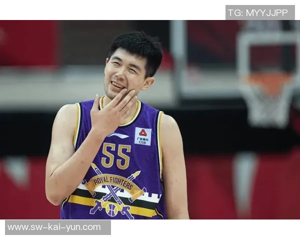 山东篮球内线一役变恐怖：悍将膝伤倒地，命悬一线引发关注